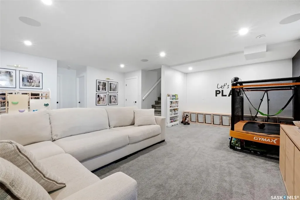 8 Yale Place White City SK S4L 0C7