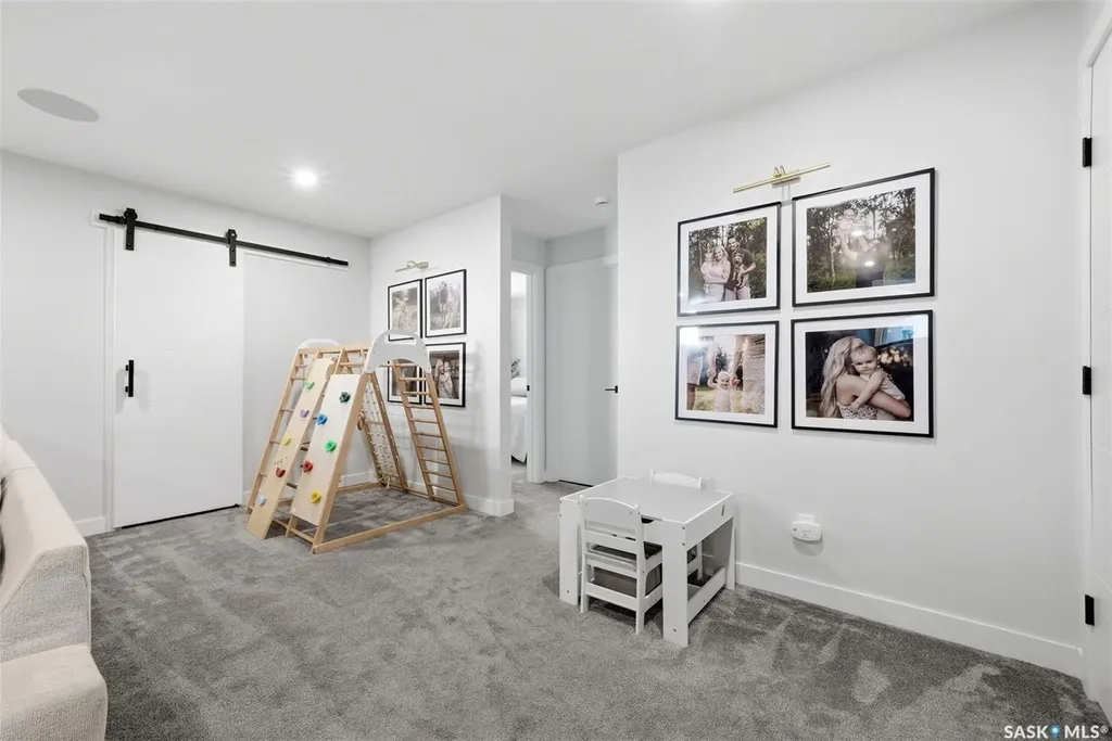 8 Yale Place White City SK S4L 0C7