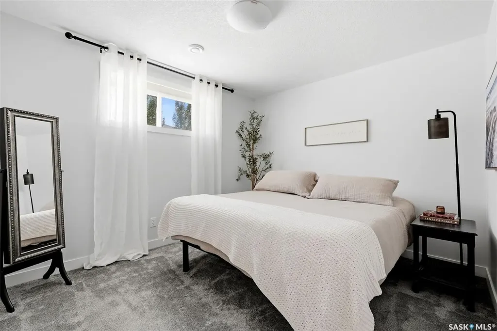 8 Yale Place White City SK S4L 0C7