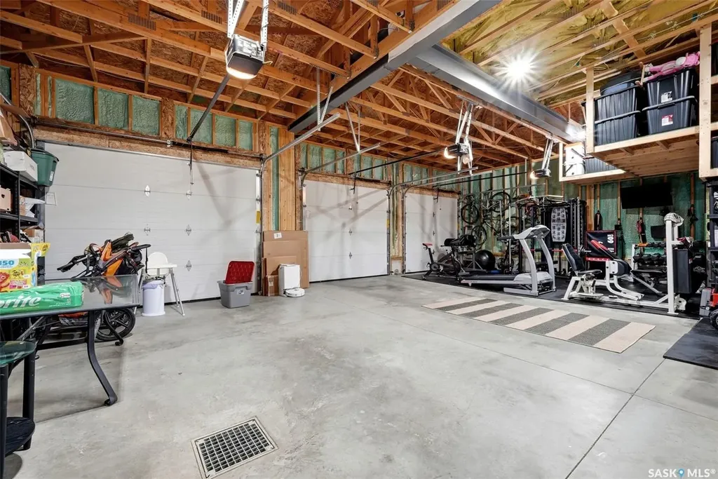 8 Yale Place White City SK S4L 0C7