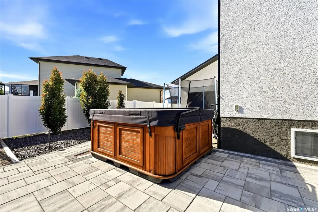 8 Yale Place White City SK S4L 0C7