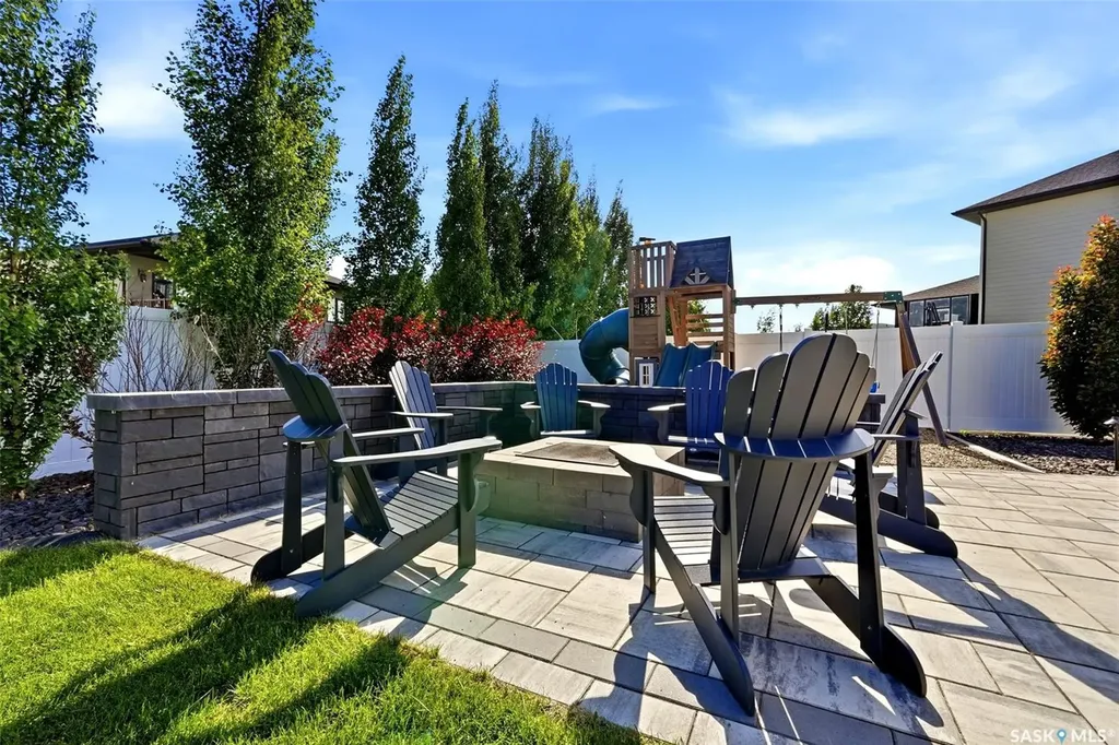 8 Yale Place White City SK S4L 0C7