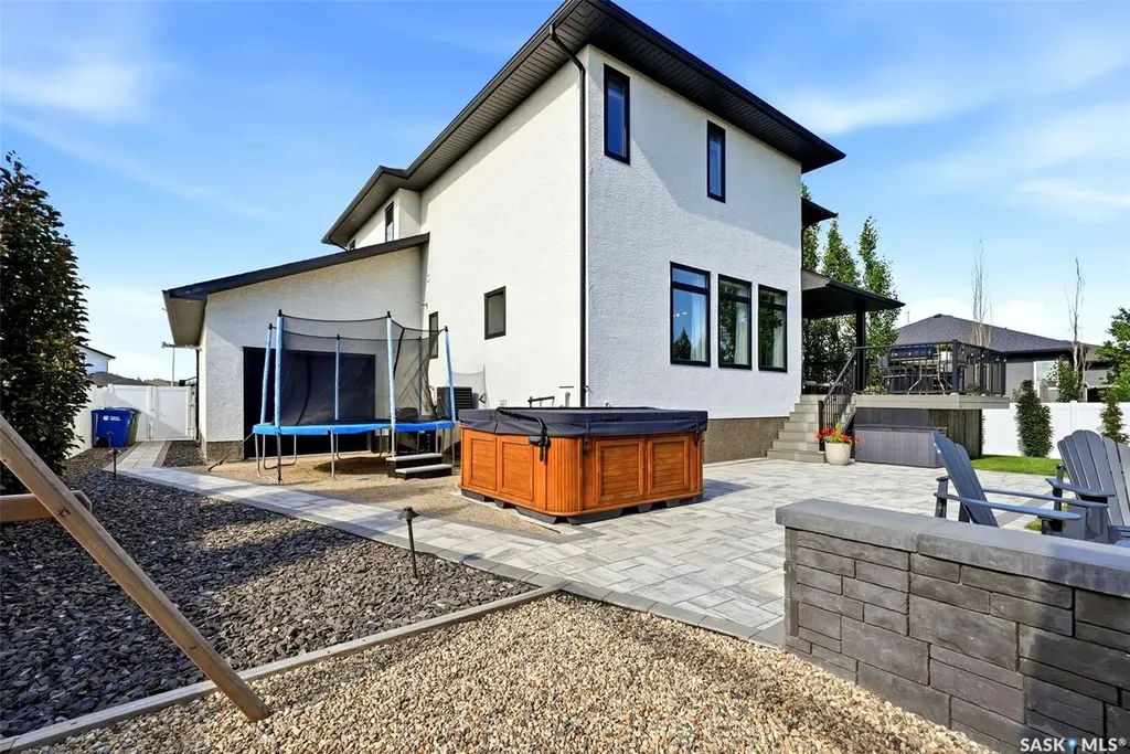 8 Yale Place White City SK S4L 0C7