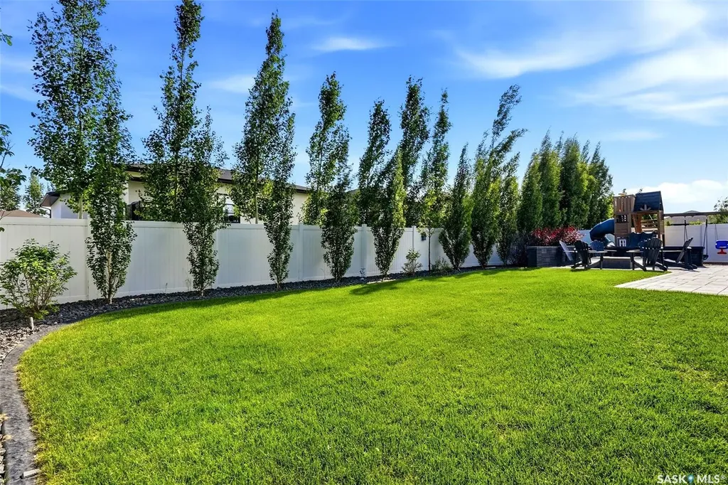 8 Yale Place White City SK S4L 0C7