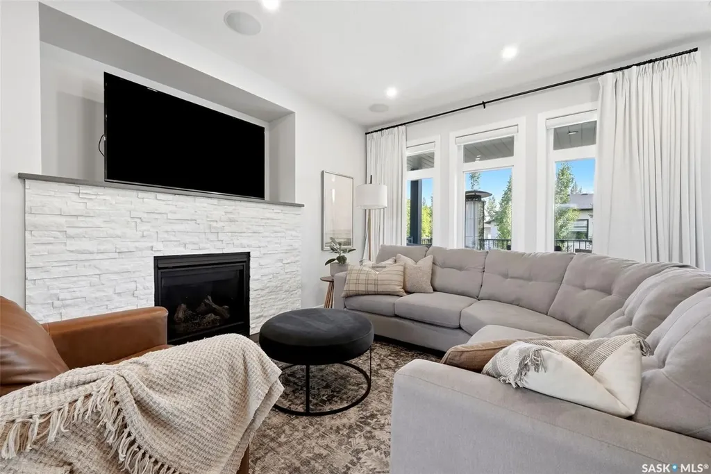 8 Yale Place White City SK S4L 0C7