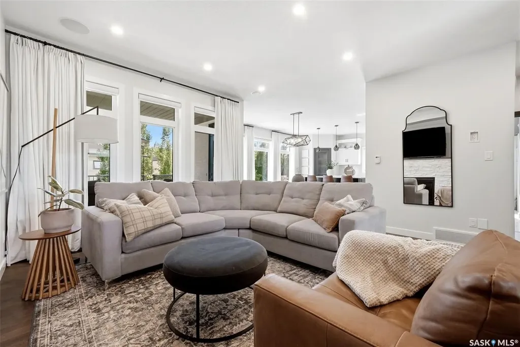 8 Yale Place White City SK S4L 0C7