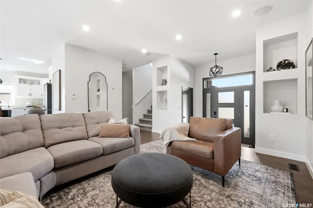 8 Yale Place White City SK S4L 0C7