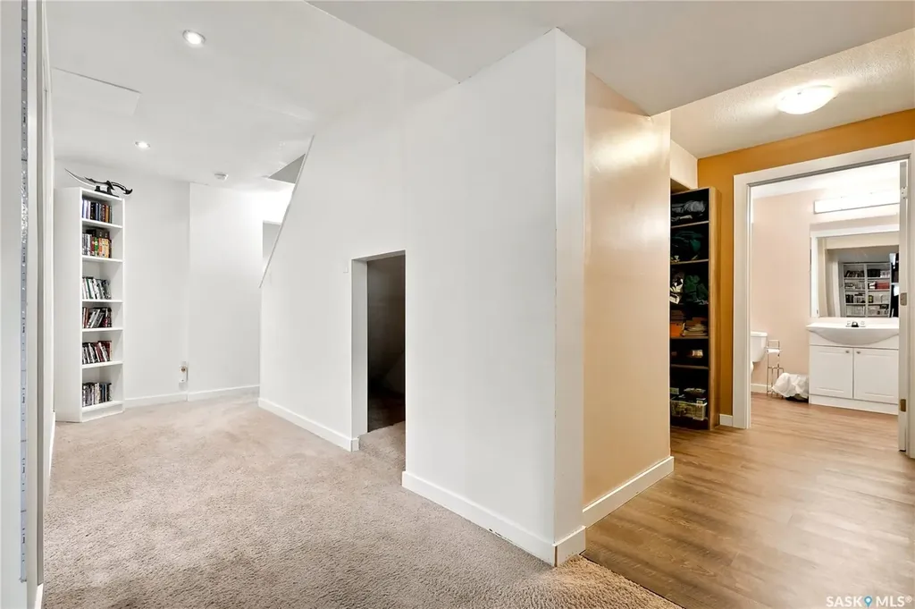 511 West Hampton Boulevard Saskatoon SK S7R 0B4