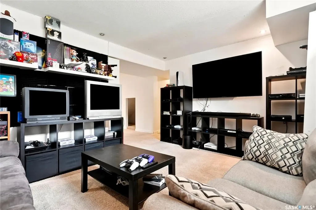 511 West Hampton Boulevard Saskatoon SK S7R 0B4