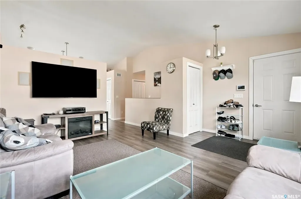 511 West Hampton Boulevard Saskatoon SK S7R 0B4