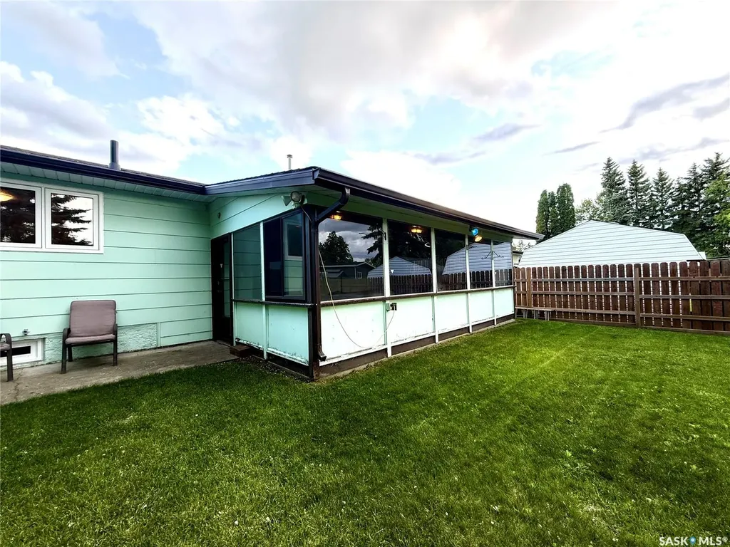 92 Redwood Drive Yorkton SK S3N 2X7