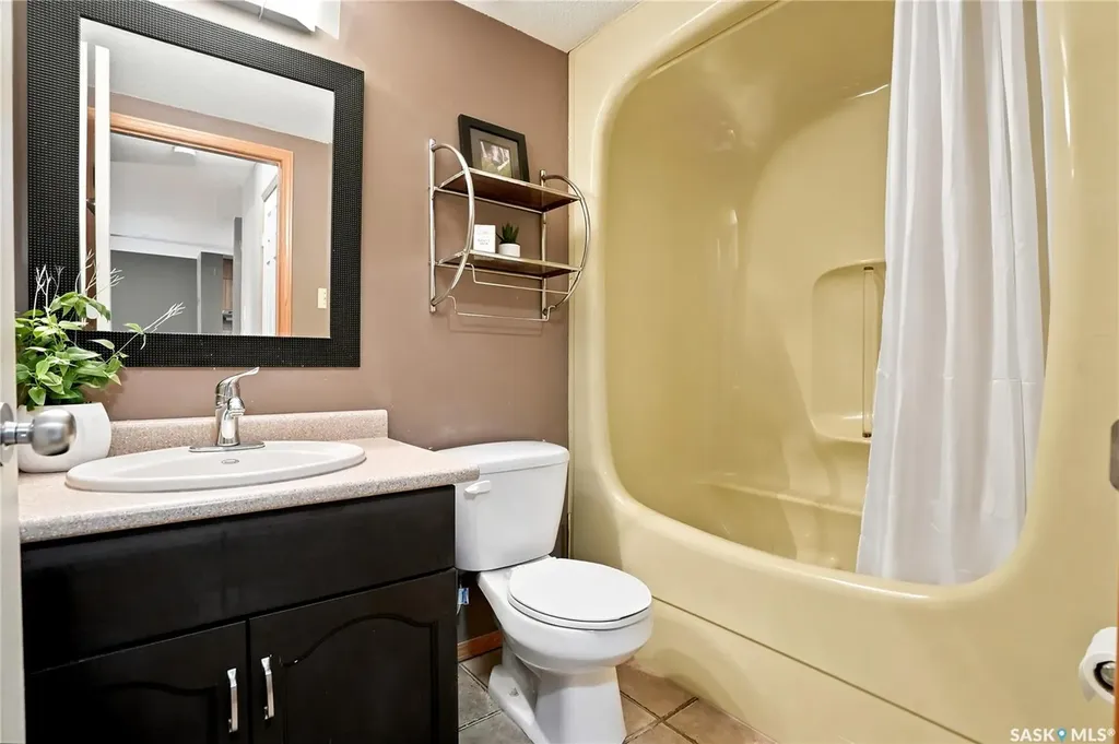 910 9th Street E Saskatoon SK S7H 0N1