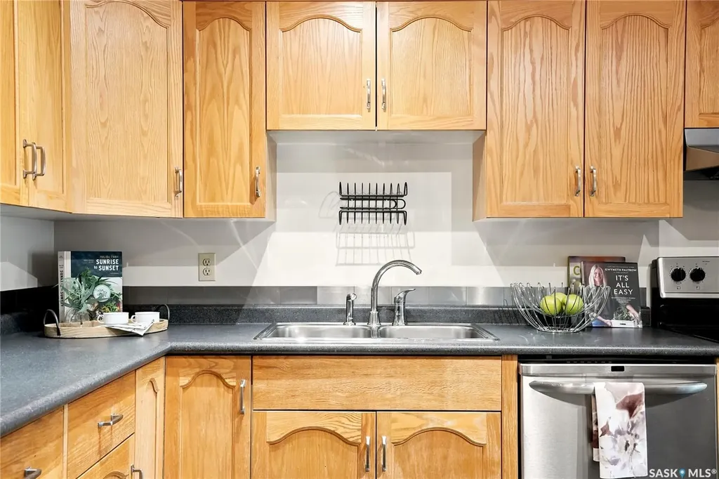 910 9th Street E Saskatoon SK S7H 0N1
