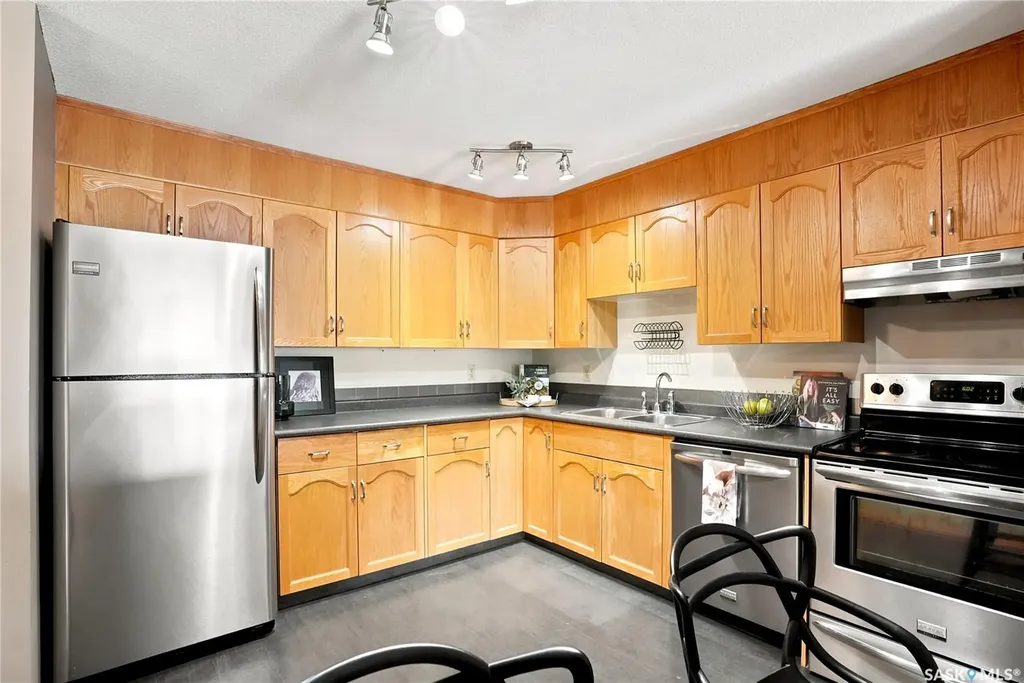 910 9th Street E Saskatoon SK S7H 0N1