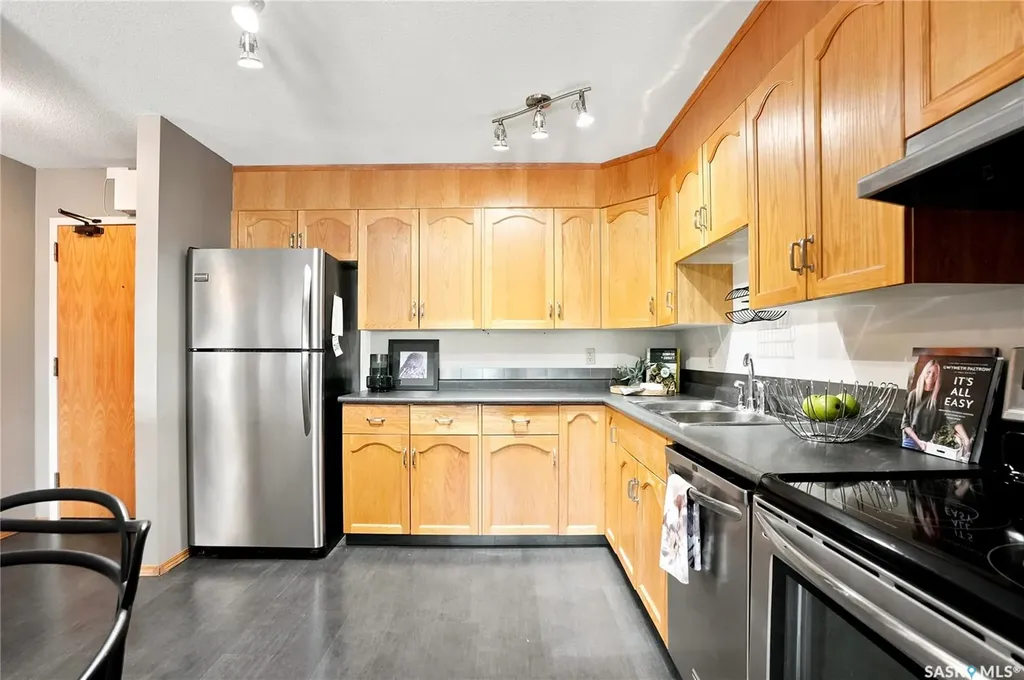 910 9th Street E Saskatoon SK S7H 0N1