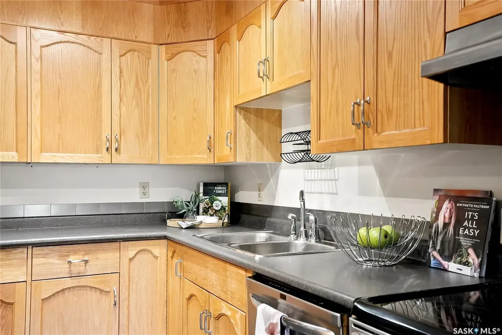 910 9th Street E Saskatoon SK S7H 0N1