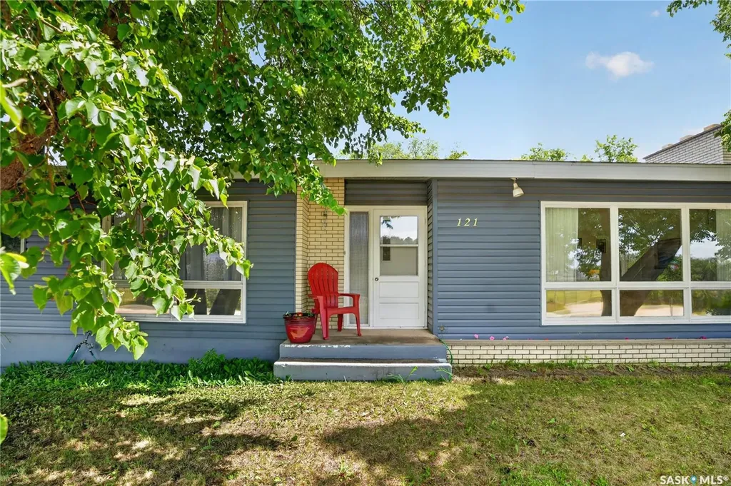 121 4th Street E Nipawin SK S0E 1E0