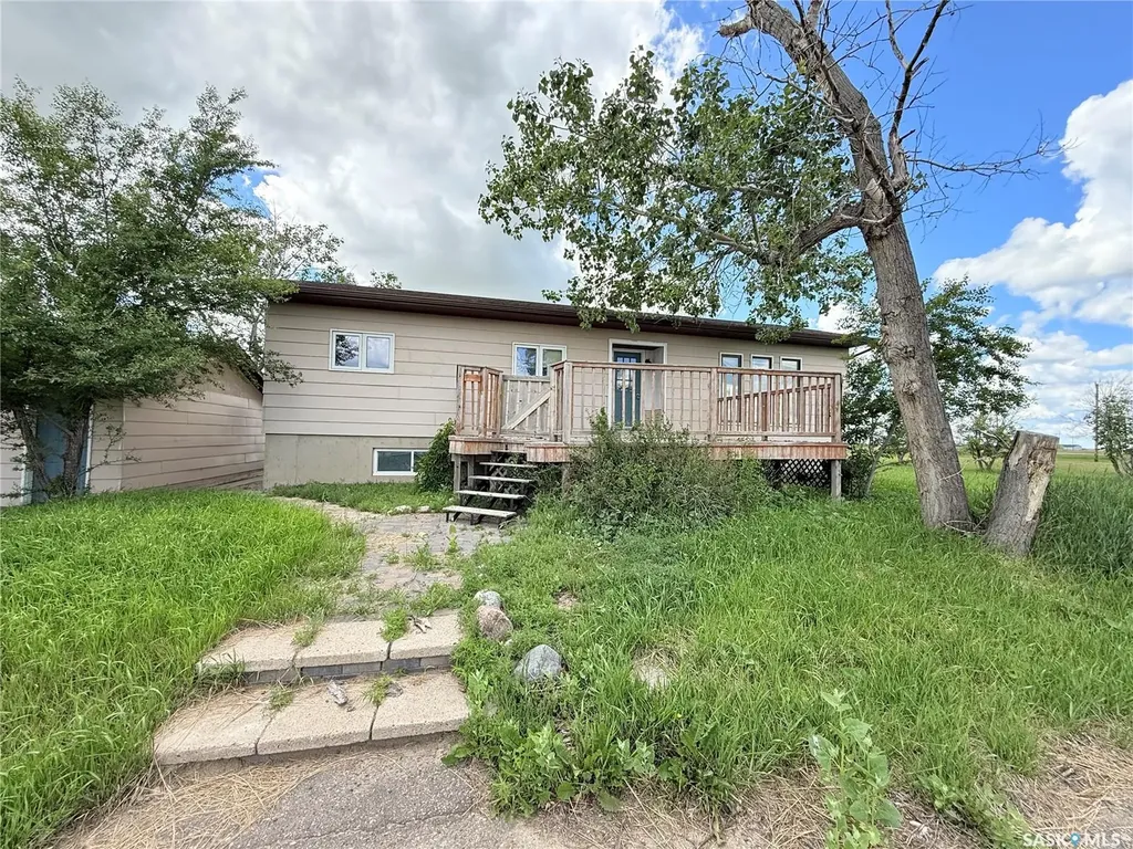 151-201 37 Highway Shaunavon SK S0N 2M0