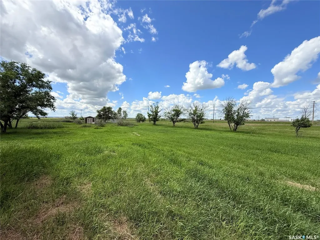151-201 37 Highway Shaunavon SK S0N 2M0