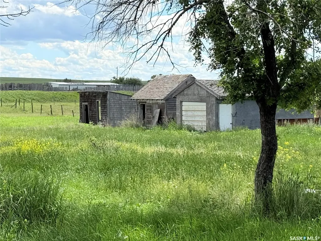 151-201 37 Highway Shaunavon SK S0N 2M0