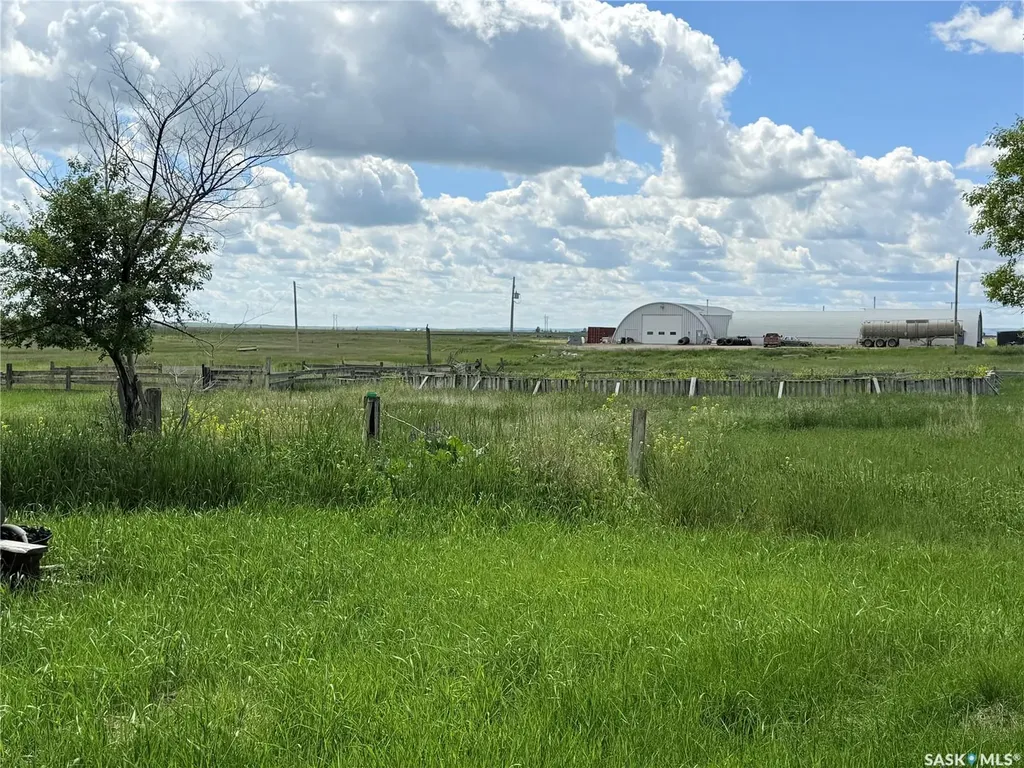 151-201 37 Highway Shaunavon SK S0N 2M0