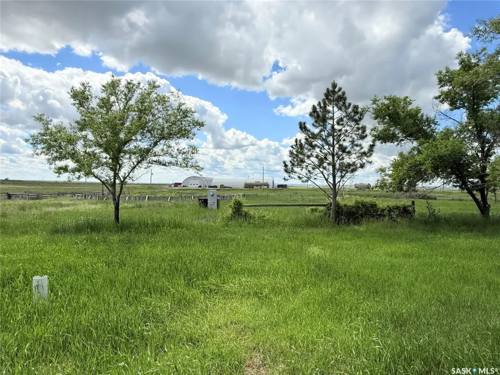 151-201 37 Highway Shaunavon SK S0N 2M0