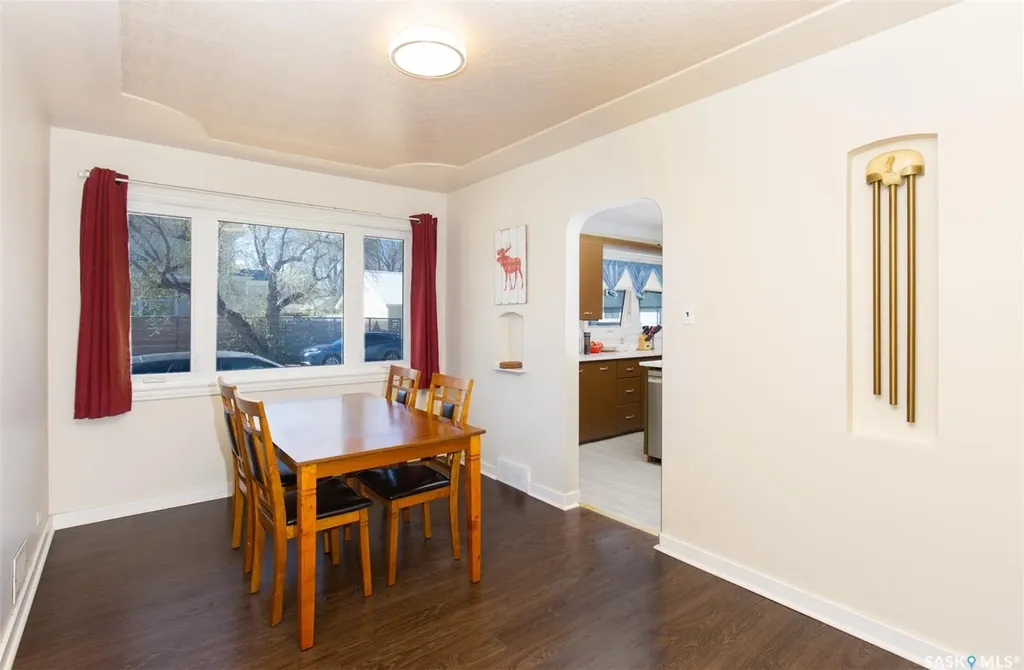 1204 3rd Avenue NW Moose Jaw SK S6H 3V3