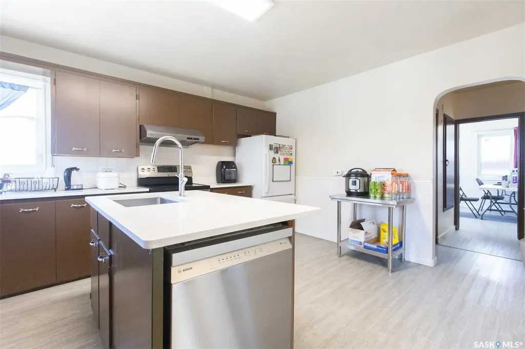 1204 3rd Avenue NW Moose Jaw SK S6H 3V3