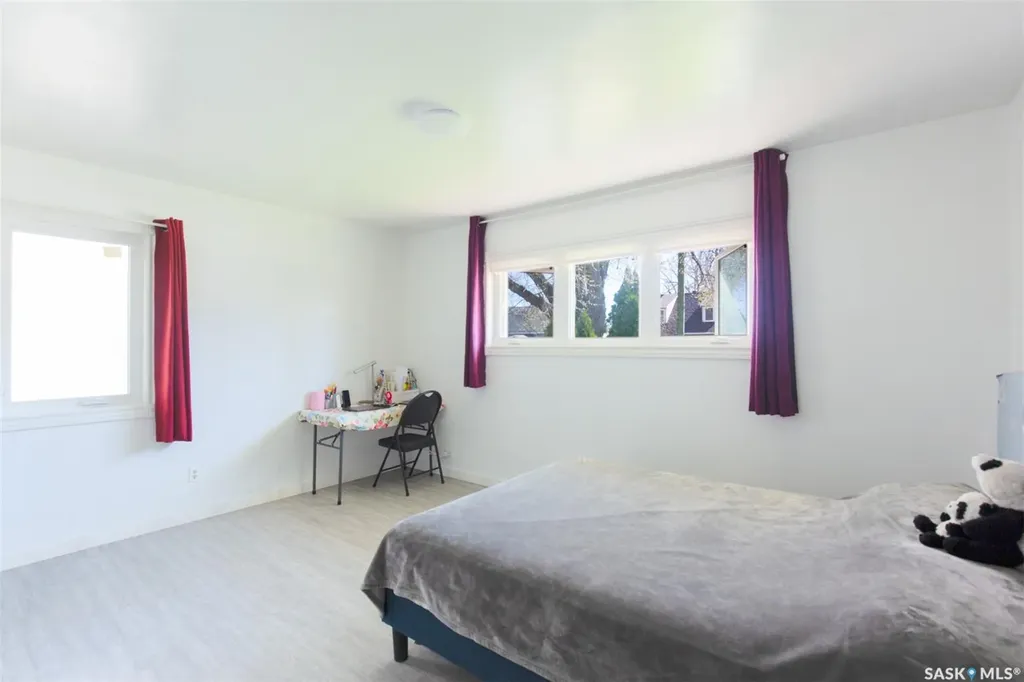 1204 3rd Avenue NW Moose Jaw SK S6H 3V3