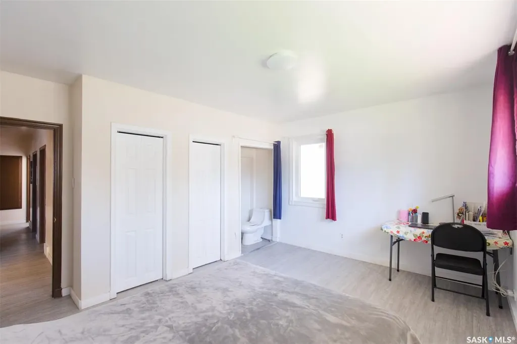 1204 3rd Avenue NW Moose Jaw SK S6H 3V3