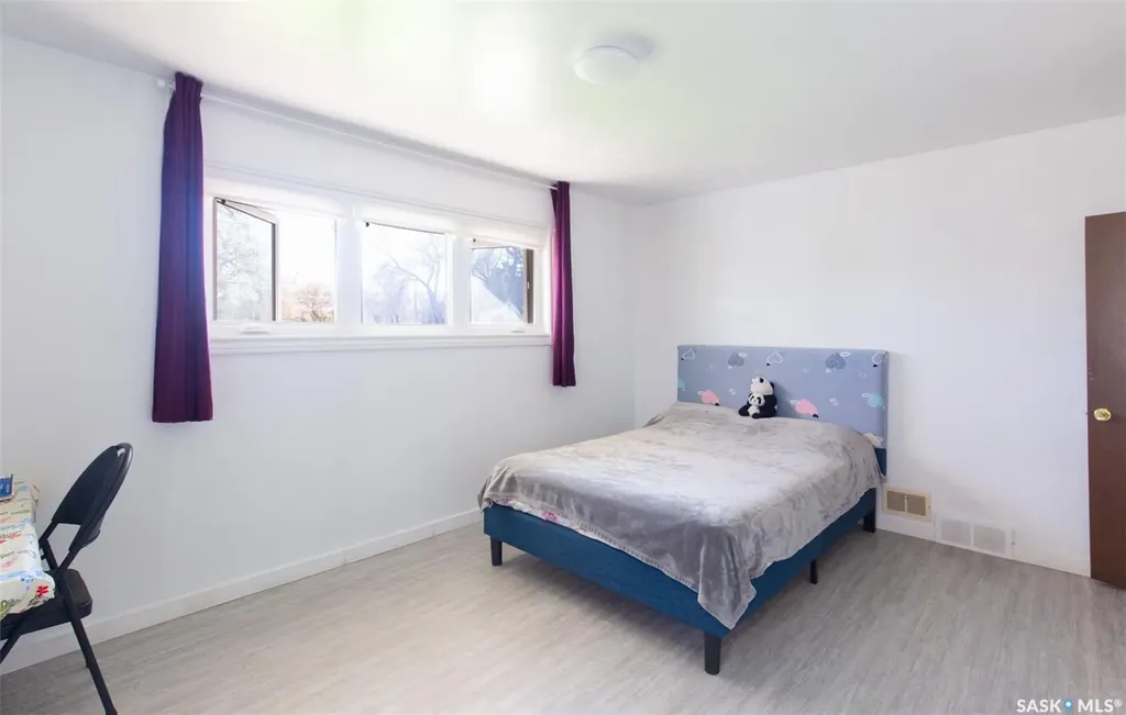 1204 3rd Avenue NW Moose Jaw SK S6H 3V3