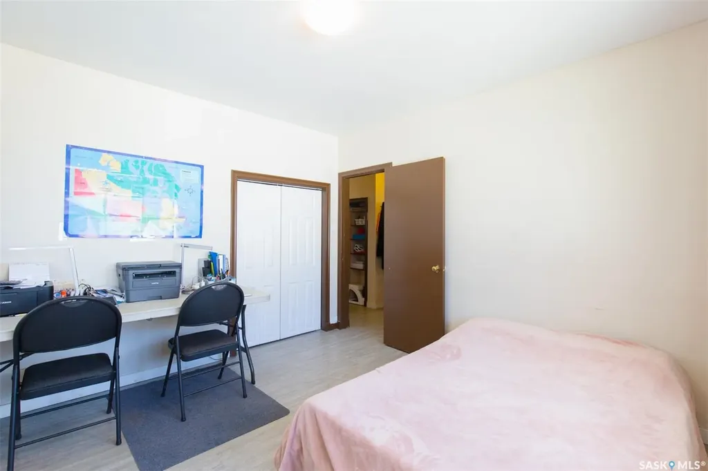 1204 3rd Avenue NW Moose Jaw SK S6H 3V3