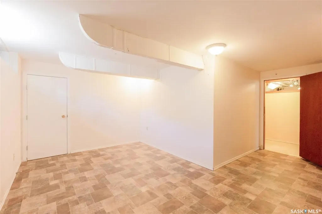 1204 3rd Avenue NW Moose Jaw SK S6H 3V3