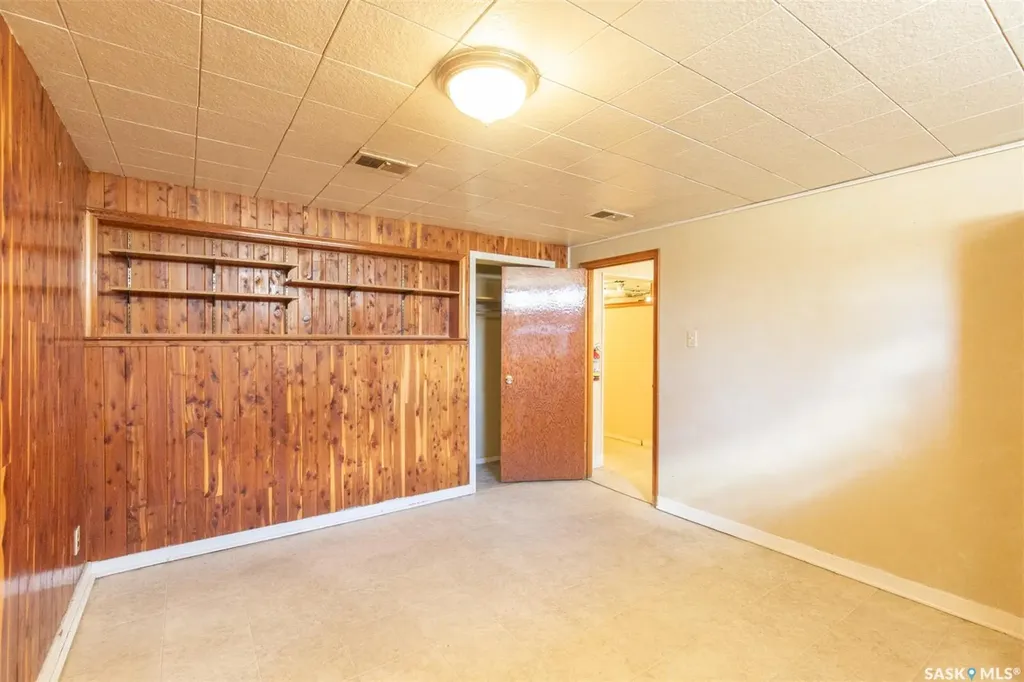 1204 3rd Avenue NW Moose Jaw SK S6H 3V3