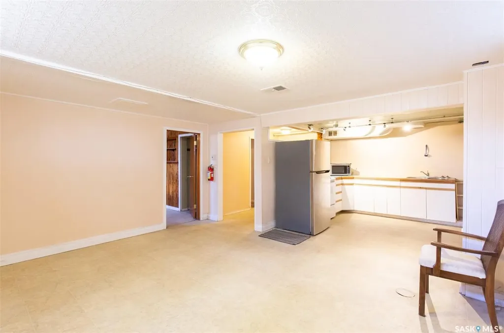 1204 3rd Avenue NW Moose Jaw SK S6H 3V3