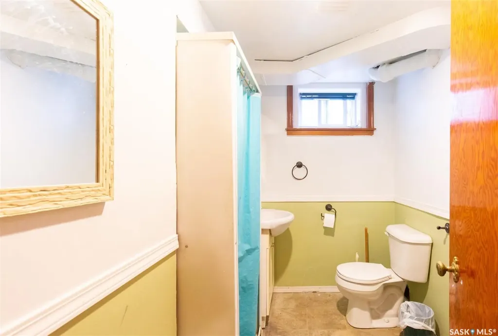 1204 3rd Avenue NW Moose Jaw SK S6H 3V3