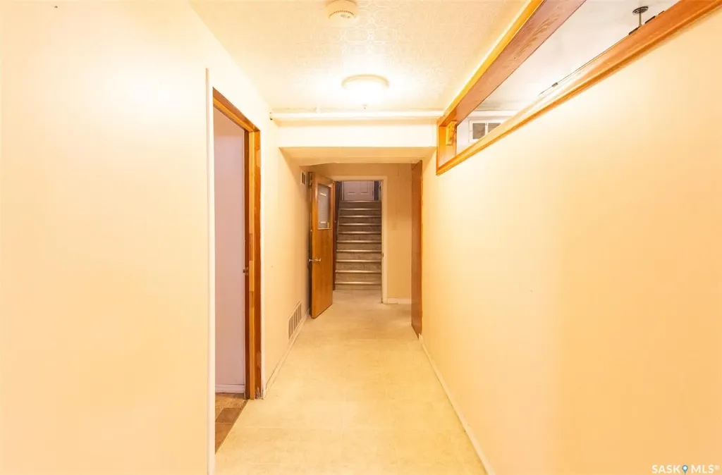 1204 3rd Avenue NW Moose Jaw SK S6H 3V3