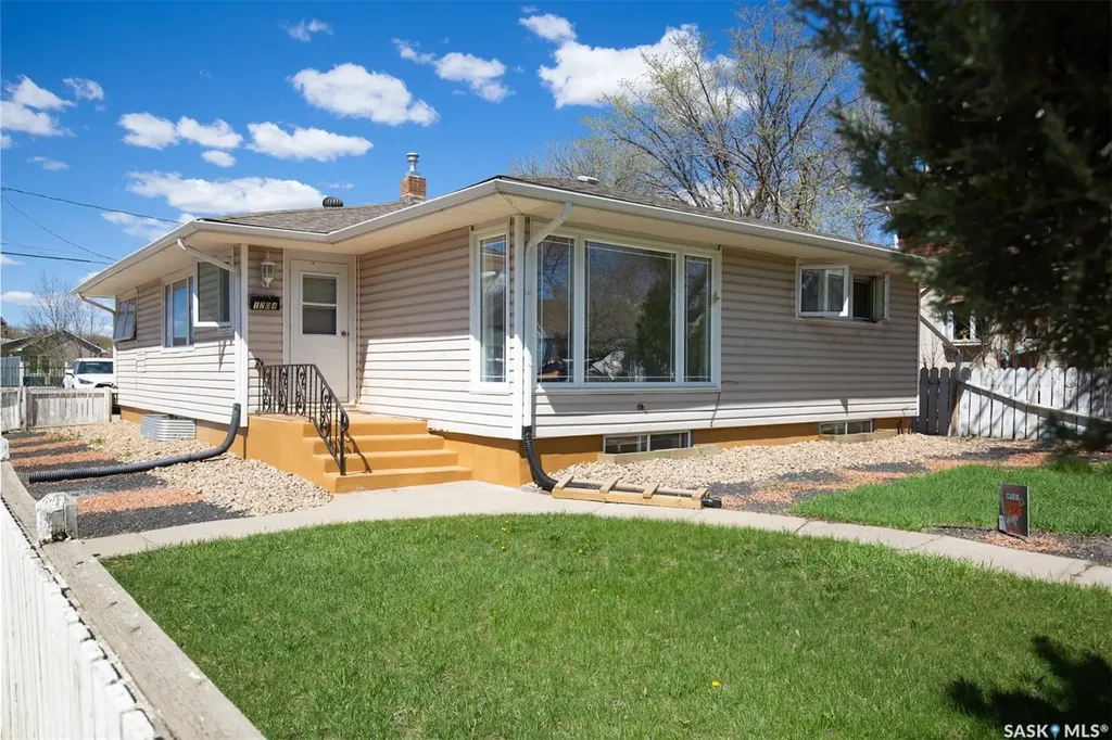 1204 3rd Avenue NW Moose Jaw SK S6H 3V3