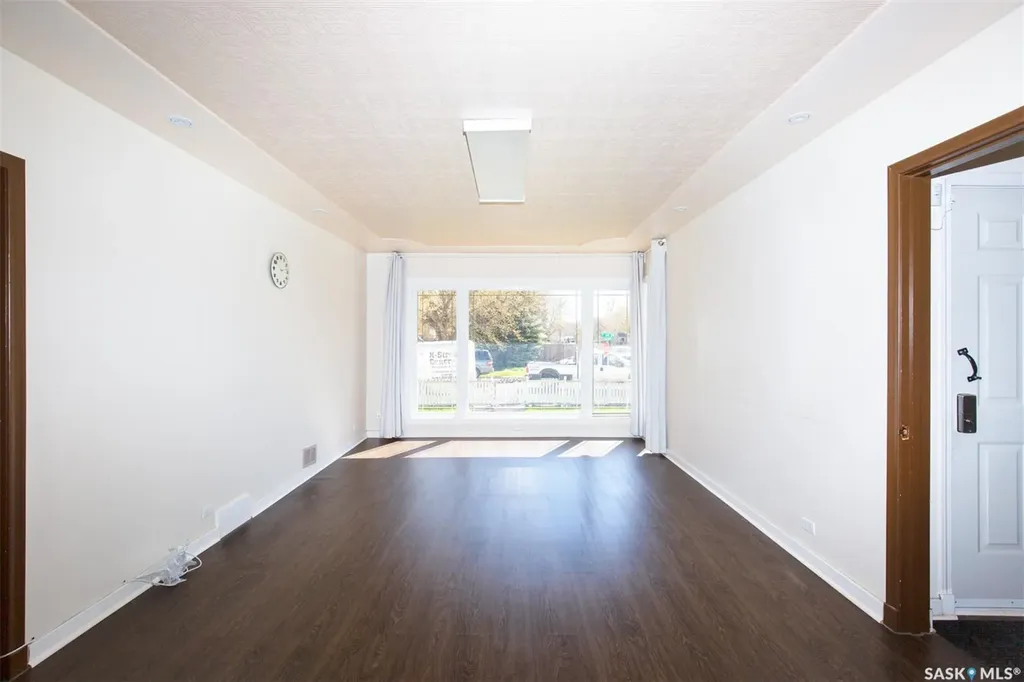 1204 3rd Avenue NW Moose Jaw SK S6H 3V3