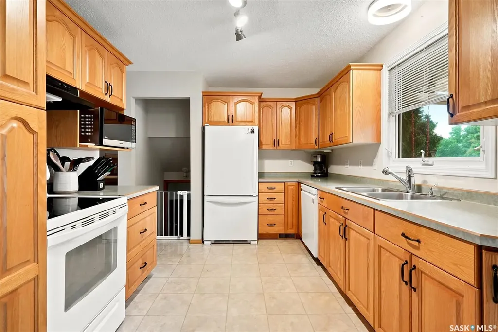 430 Manning Lane Saskatoon SK S7L 6J8