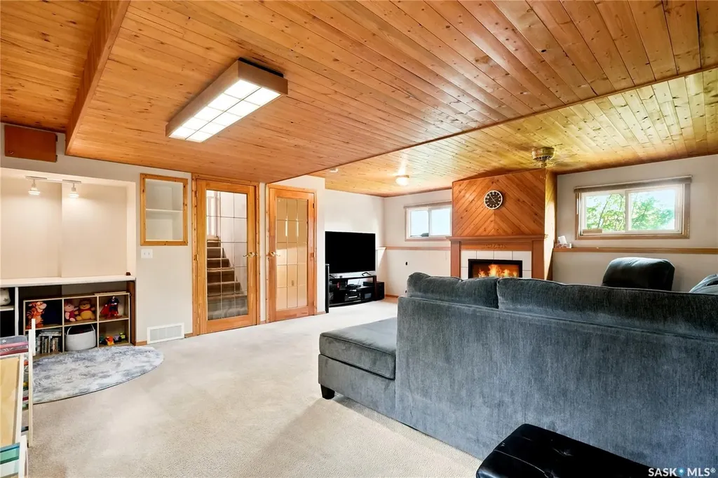 430 Manning Lane Saskatoon SK S7L 6J8