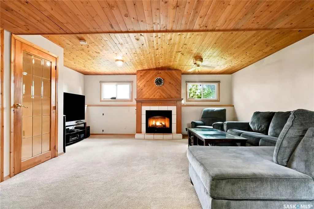 430 Manning Lane Saskatoon SK S7L 6J8