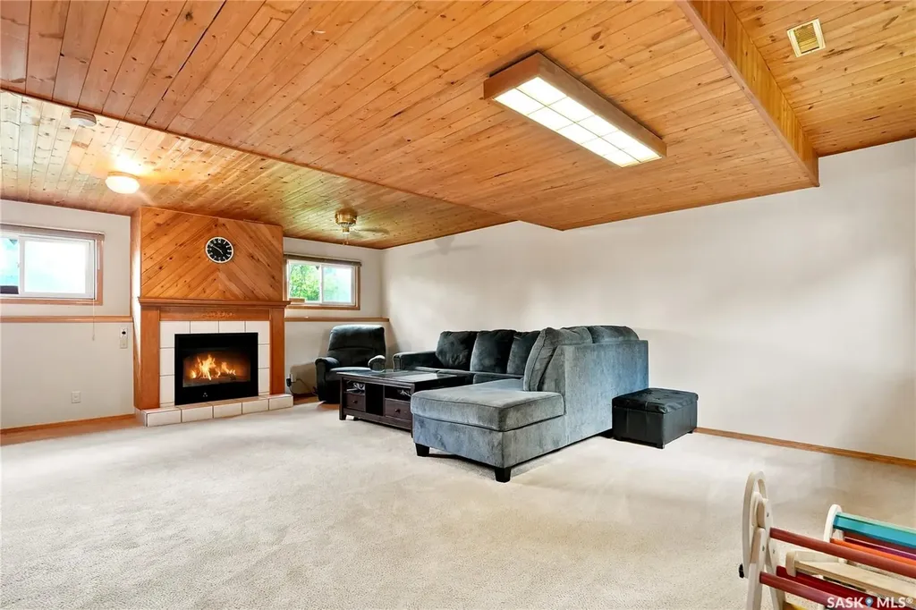 430 Manning Lane Saskatoon SK S7L 6J8