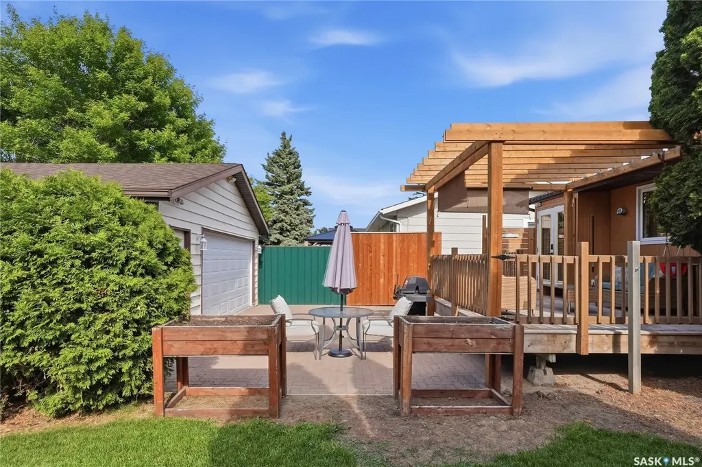 430 Manning Lane Saskatoon SK S7L 6J8