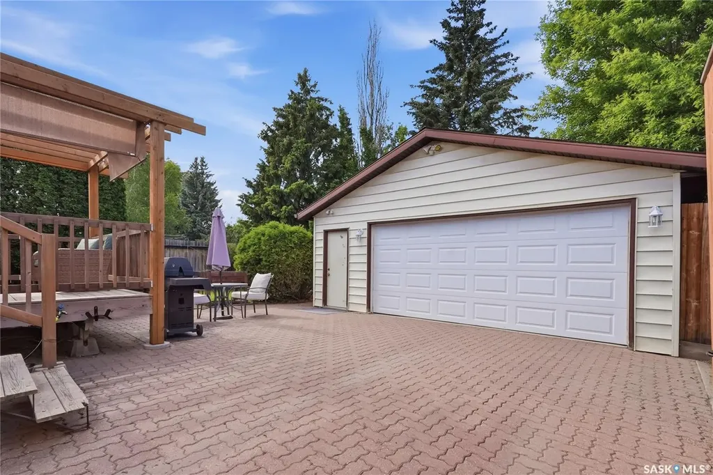 430 Manning Lane Saskatoon SK S7L 6J8