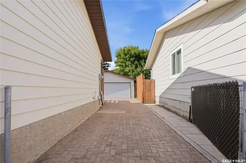 430 Manning Lane Saskatoon SK S7L 6J8