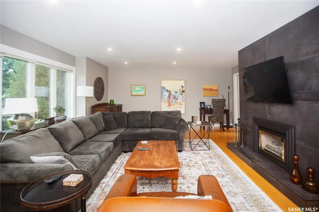 6 Harrington Place Saskatoon SK S7H 3Y5