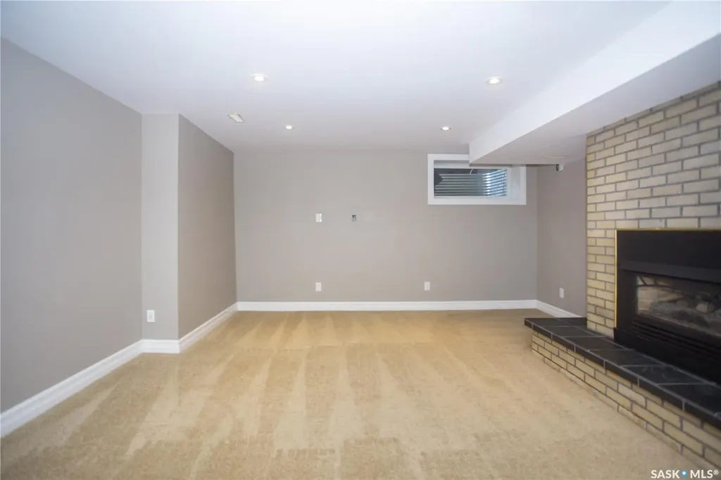 6 Harrington Place Saskatoon SK S7H 3Y5