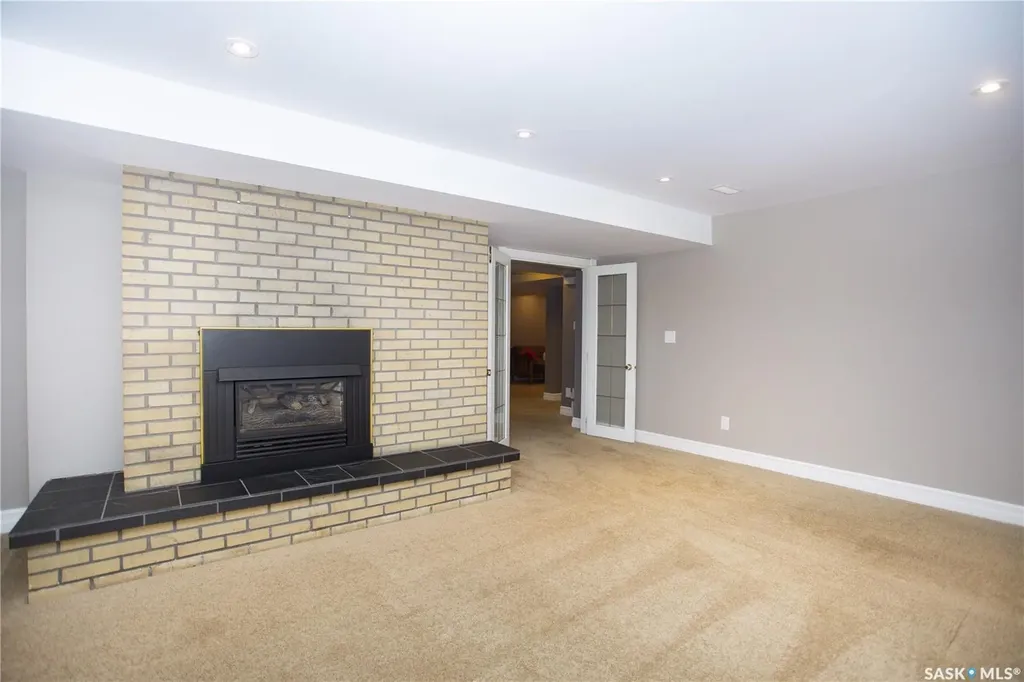 6 Harrington Place Saskatoon SK S7H 3Y5