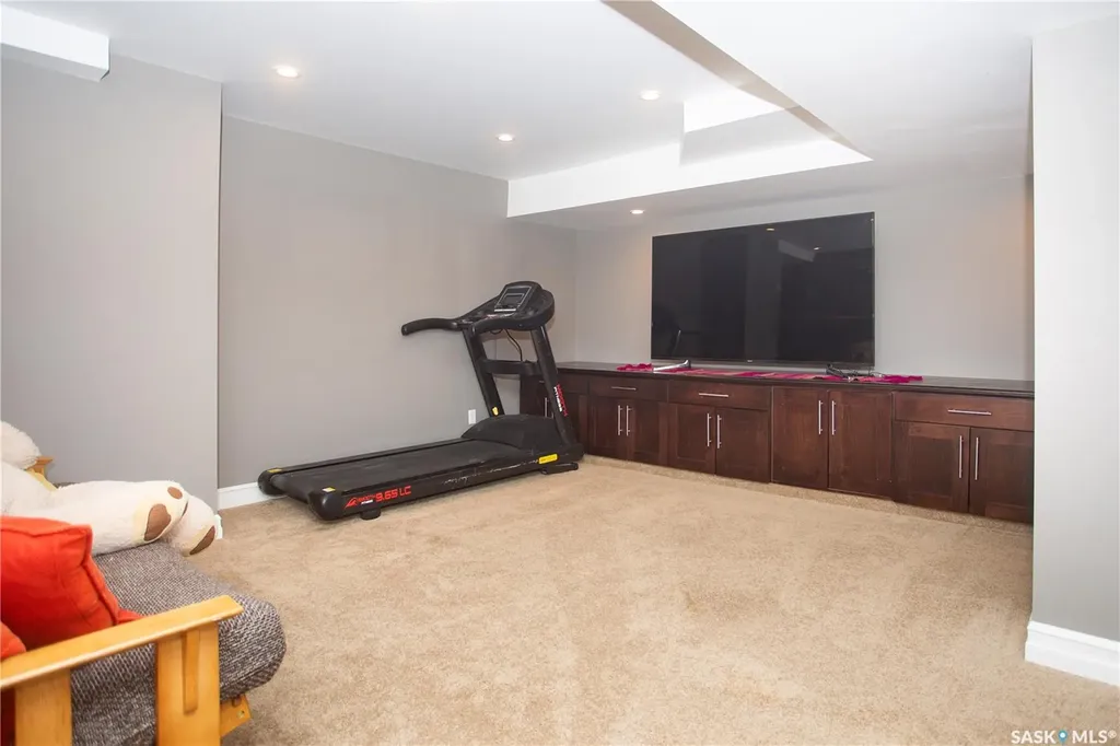 6 Harrington Place Saskatoon SK S7H 3Y5